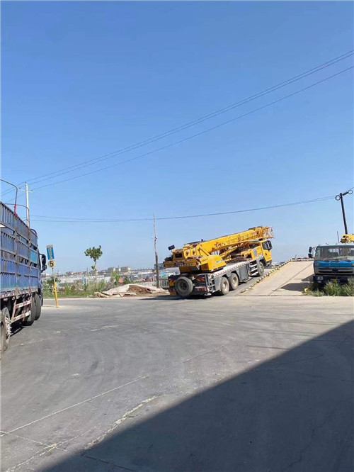 岳塘区25吨吊车的租赁价格大概是多少？