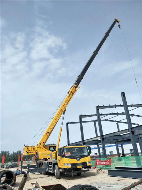 岳塘区超高层建筑钢结构吊装案例